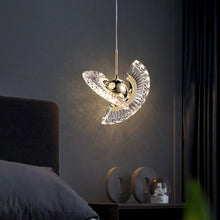 Single Ånd Lys pendant lamp illuminating a bedroom corner, casting soft and warm reflections on the wall.